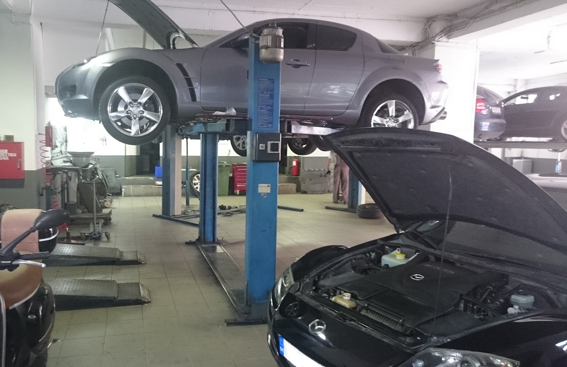 MAZDA Chronis Service Inside